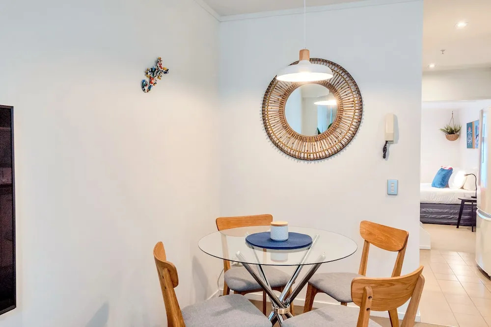 Chic 3 Bedroom City Central with Parking