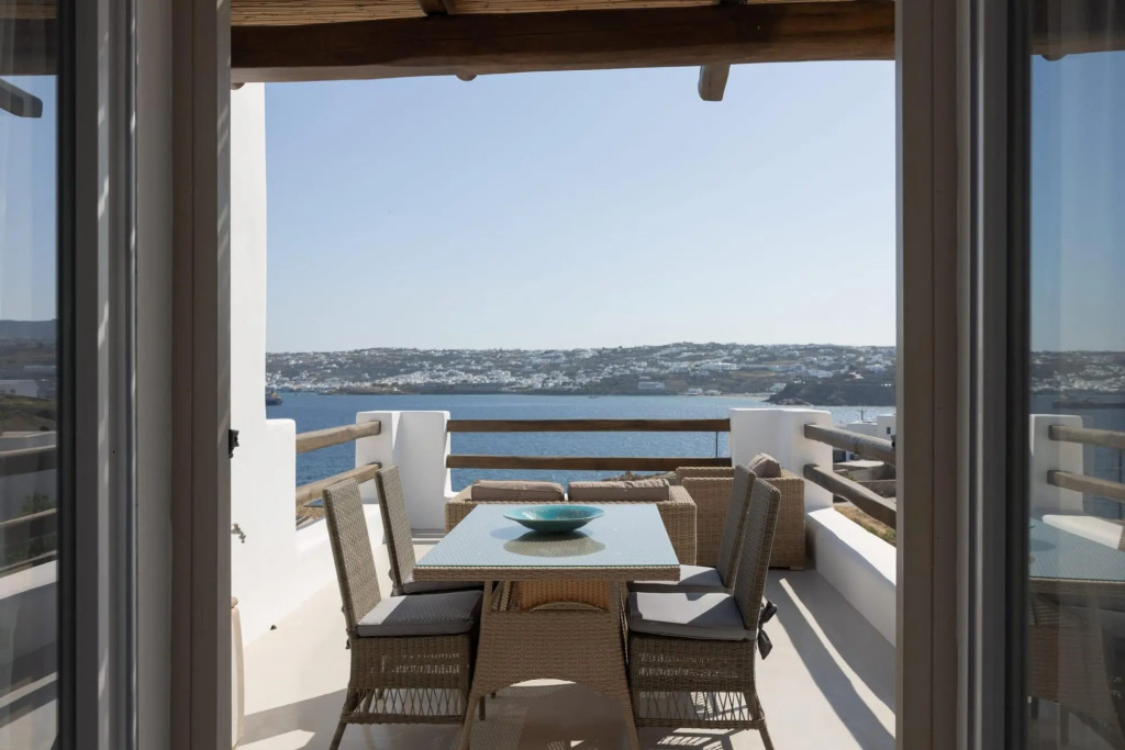 Luxury 1 Bedroom Apartment with Private Pool 4A