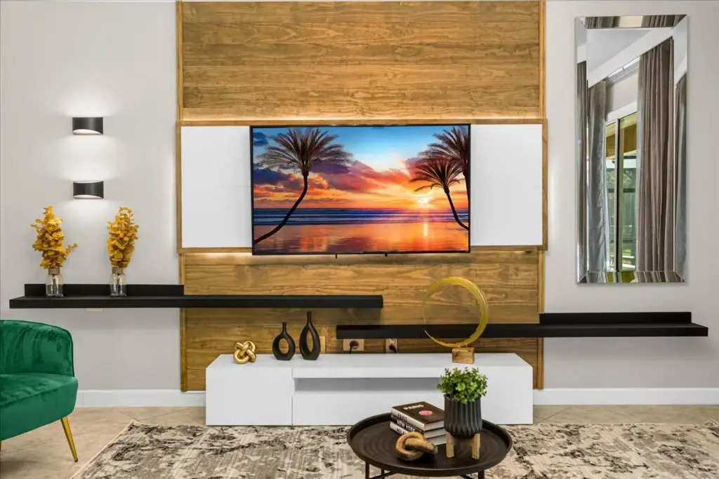 6 Bd 5 Ba Paradise Palms 8852 Cp