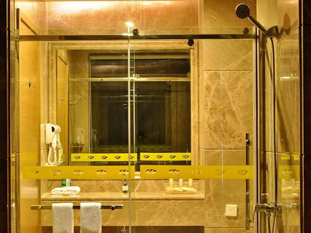 Kinson Hotel