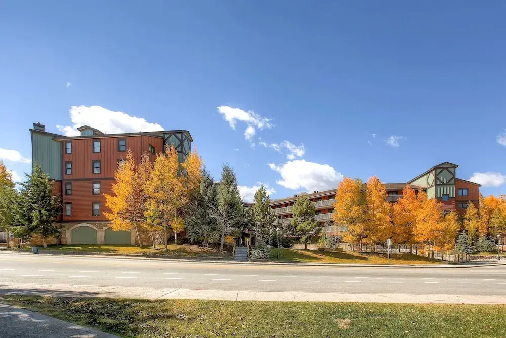 Sawmill Creek Blue Moose Condo: Ski-In, Walk to Main St