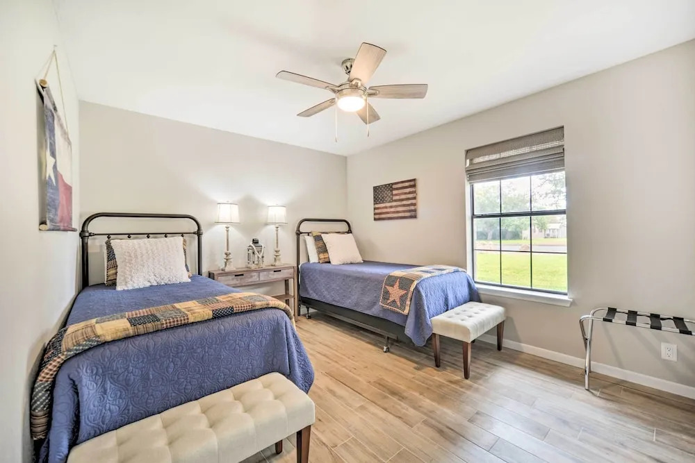 Fredericksburg Home w/ Hot Tub - 1 Mi to Dtwn