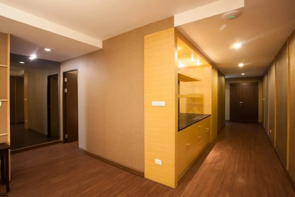 4D - 3 Bedroom Downtown Apartment With Shared Pool