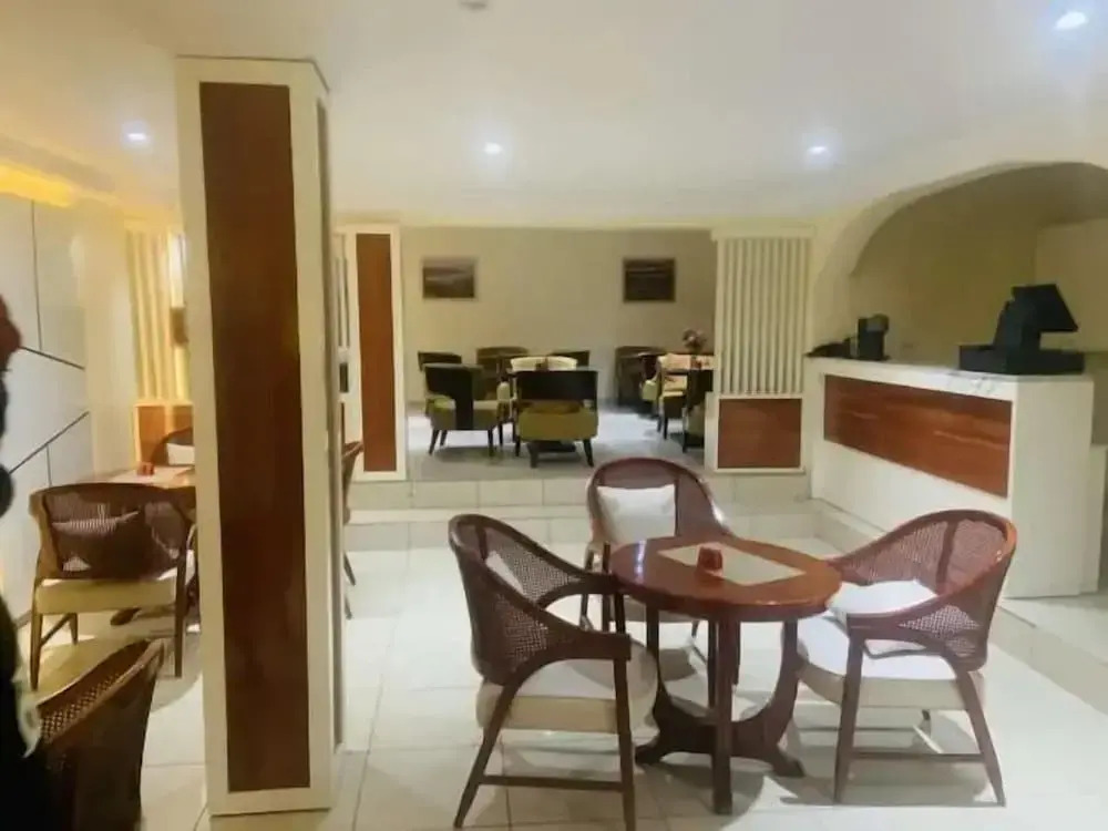 La Monde Hotel and Suites