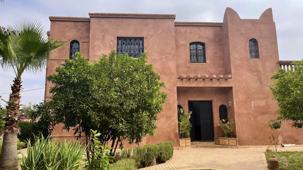 5 bedrooms villa with private pool enclosed garden and wifi at Marrakech