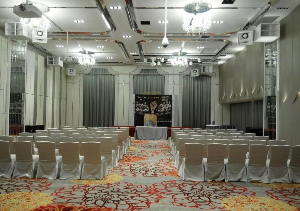 Platinum Hotel