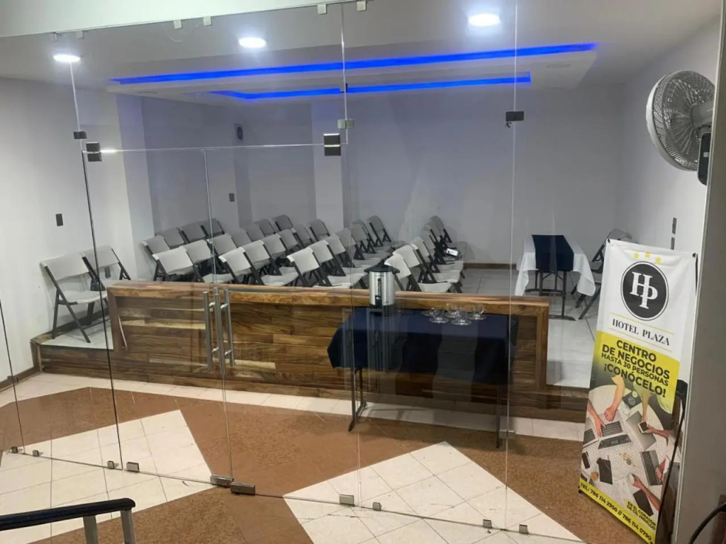 HOTEL y Vapor PLAZA