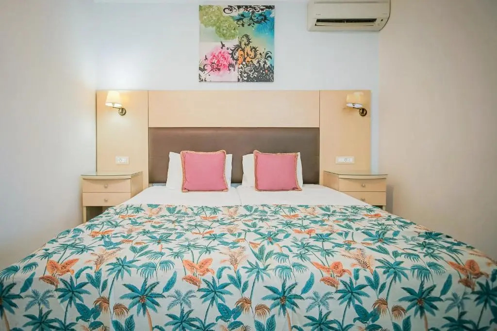 Rose Club Apartments