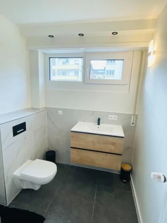 3 bedrooms in Center Terrace & Parking