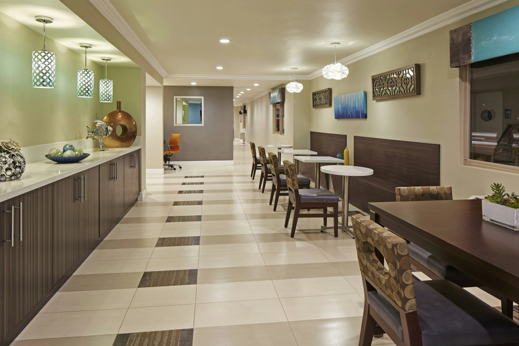 Eden Roc Inn & Suites near the Maingate