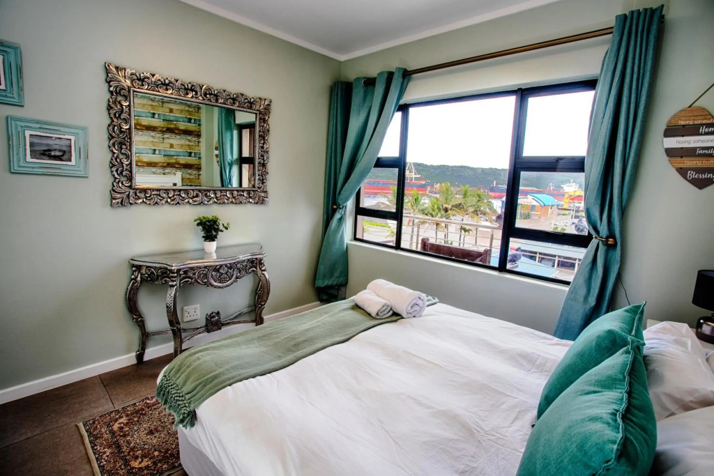 uSHAKA WATERFRONT - LUXURIOUS LAVISH LOOKER