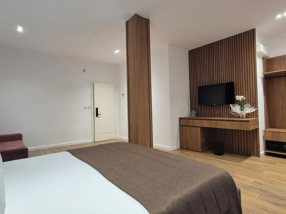 ORCHIDS Hotel
