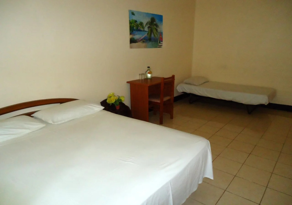 Lions Den Hotel