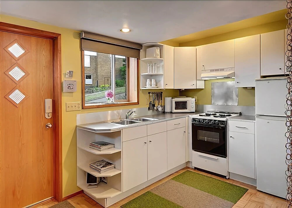 West Seattle Suite Shagalicious Studio Apartment with Balcony
