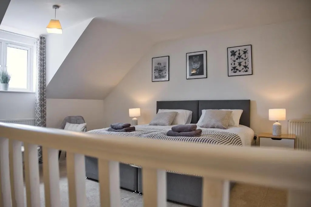 MODERN and SPACIOUS HOUSE CLOSE TO THE CITY CENTRE