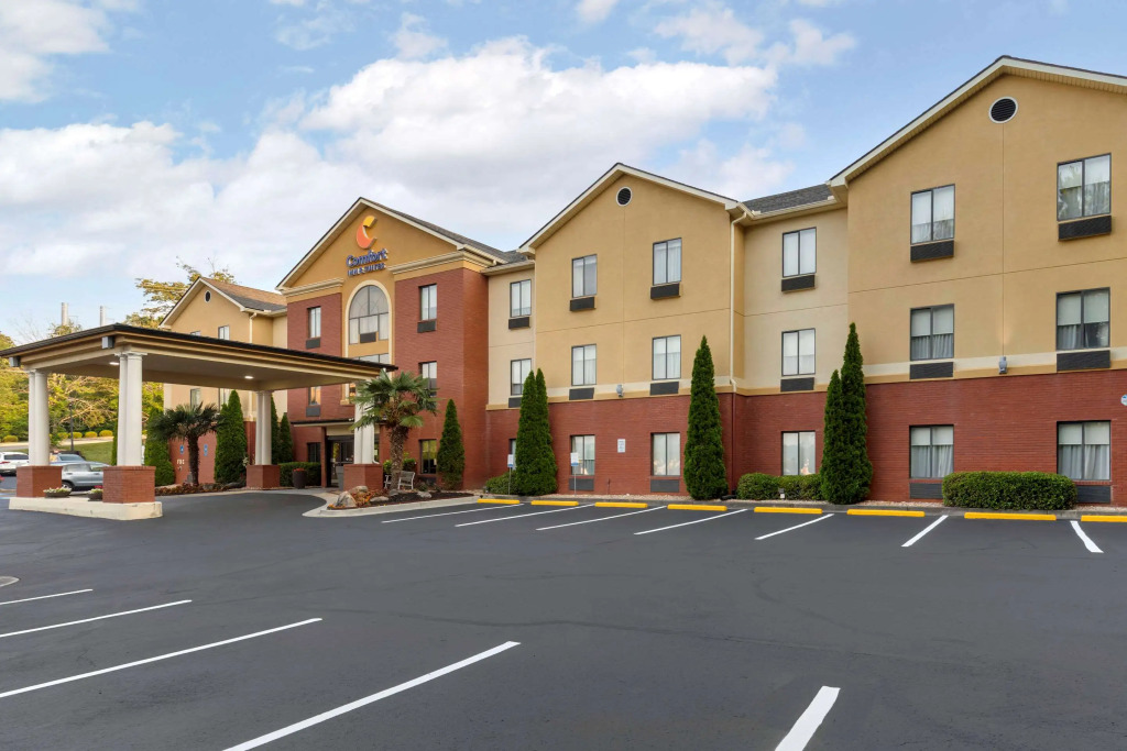 Comfort Inn & Suites Canton Riverstone Area