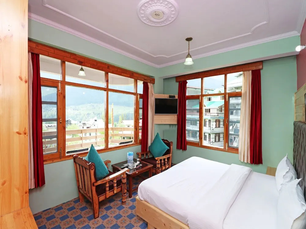 OYO 13743 Home Modern 2BHK Near Mall Road