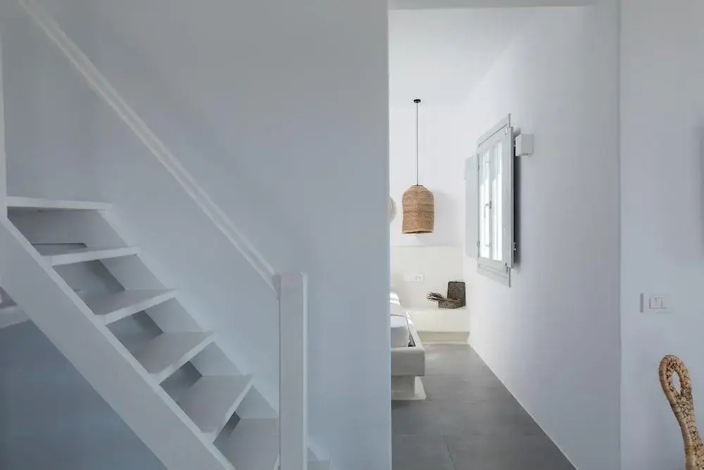 Bianco Diverso Suites