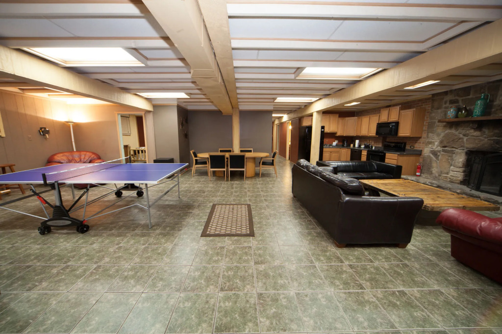 Log Cabin Lodge & Suites