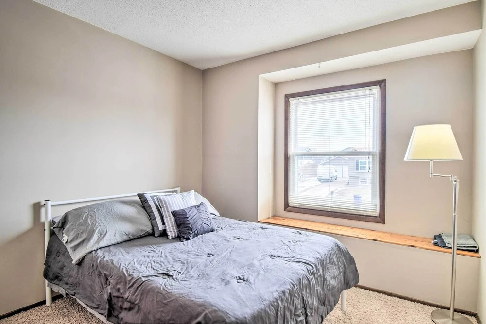 Cedar Rapids Rental w/ Yard ~ 6 Mi to Downtown!