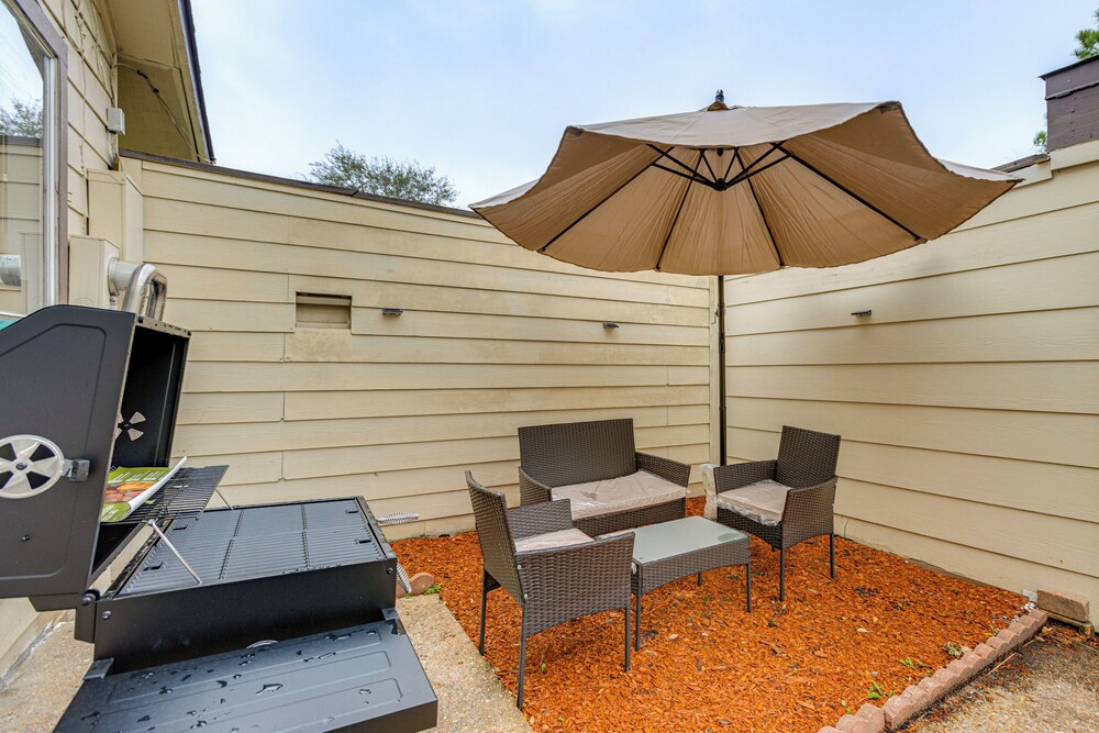 Quick Hwy Access: Family Retreat in Houston