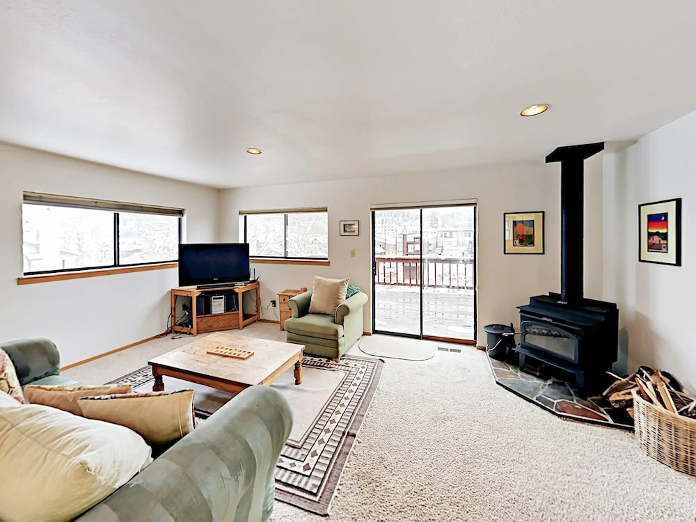 Riverfront Retreat - 3 Br Home