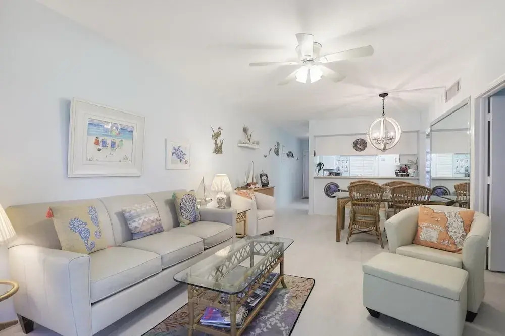 Relaxing Condo With two Pools and Steps to Beach