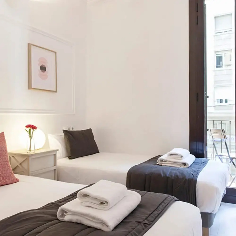 Sagrada Familia Modern ART APT Wi-fi AC Smart TV By Myrentalhost