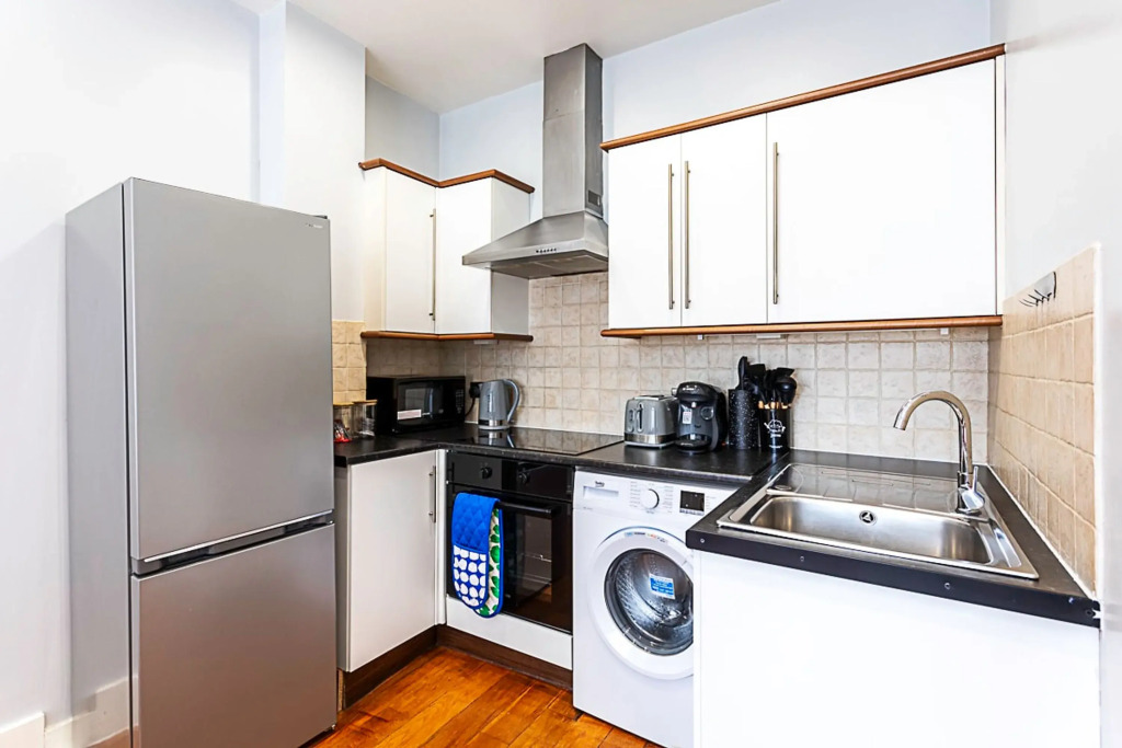 Refurbished St.johns Hill Apartment
