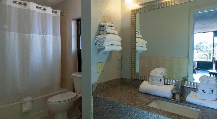 Express Inn & Suites - 5 Miles from St Petersburg Clearwater Airport