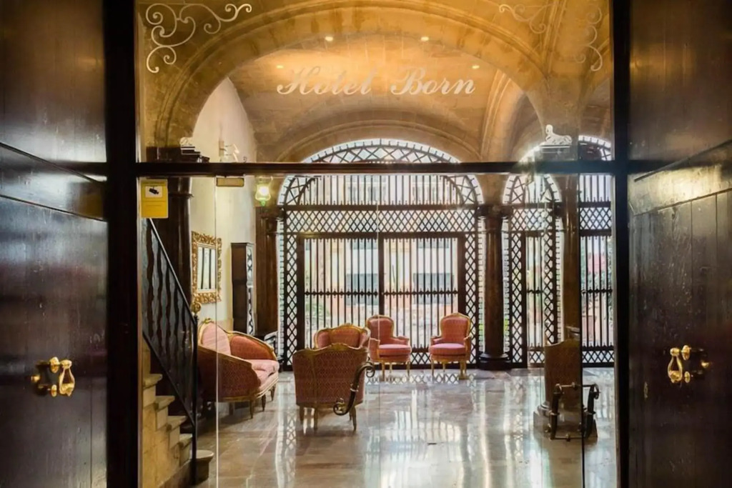 Hotel Born