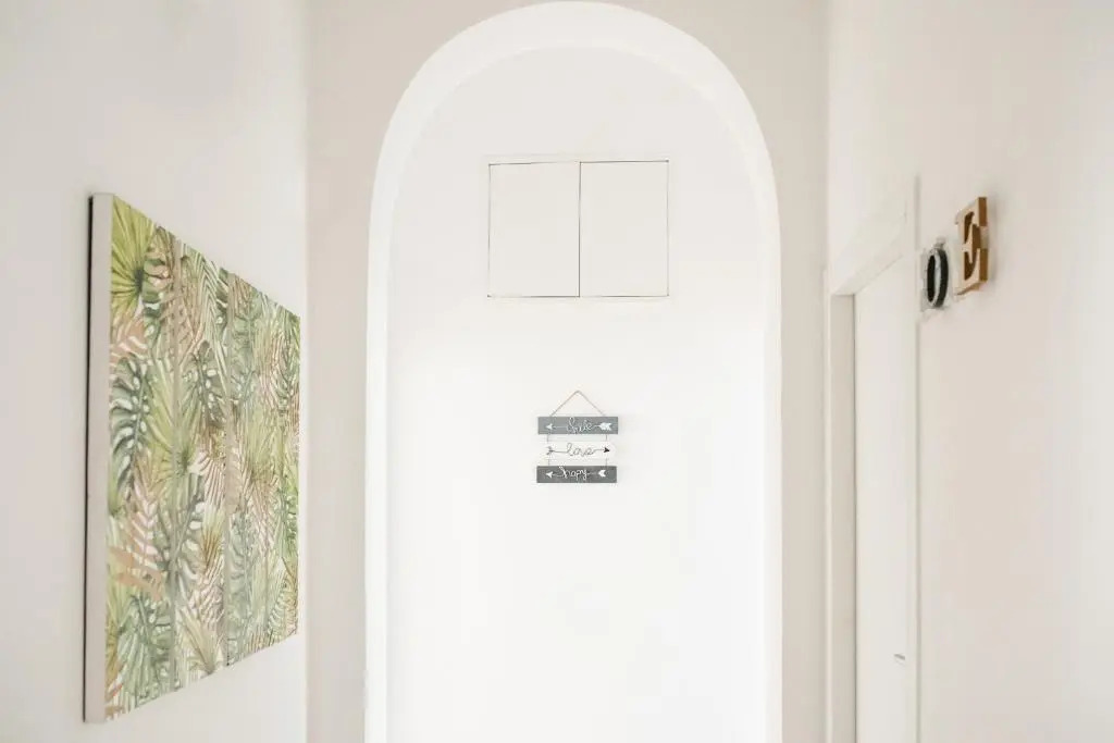 White Fanti Apartment