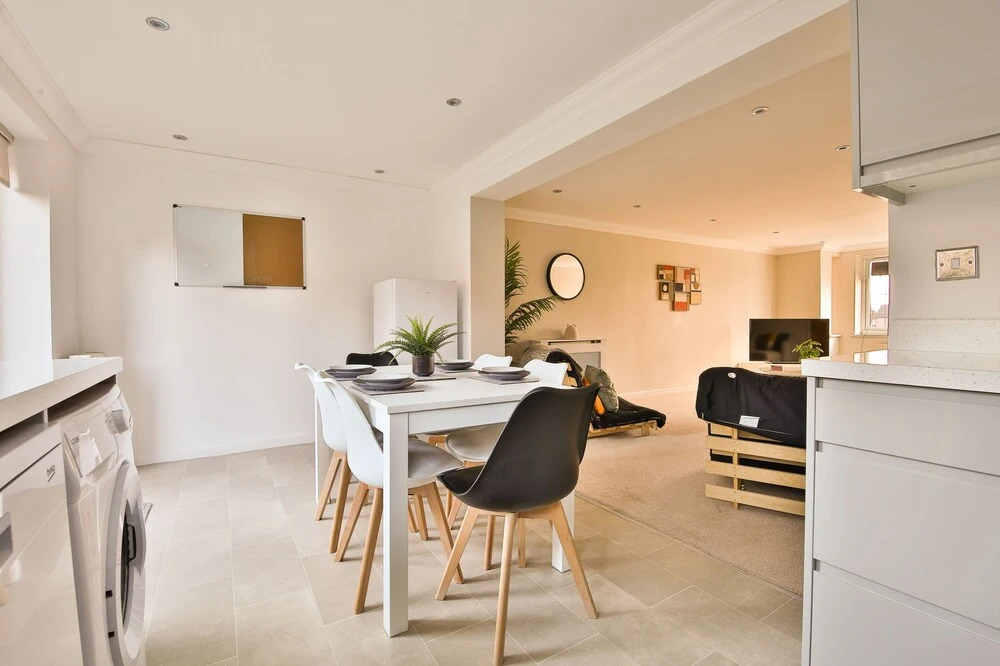Bright & Airy 3-Bed with Parking