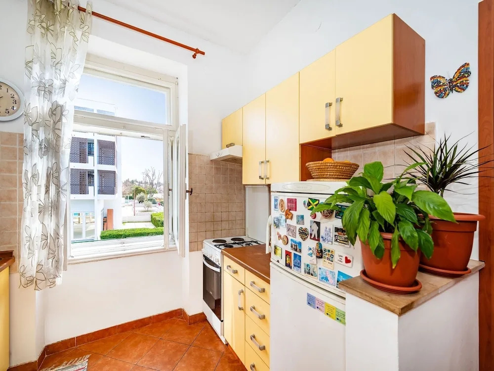 Charming First Floor Apartment With Great Sea View, Near the Beautiful Beach