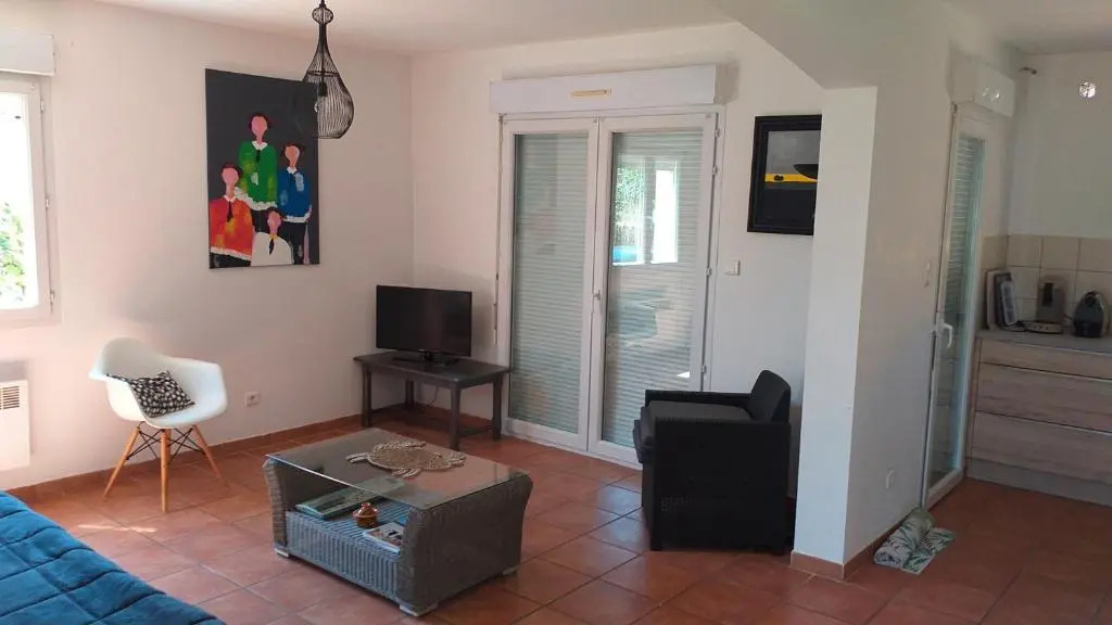 Maison T3 jardin proche remparts Aigues Mortes