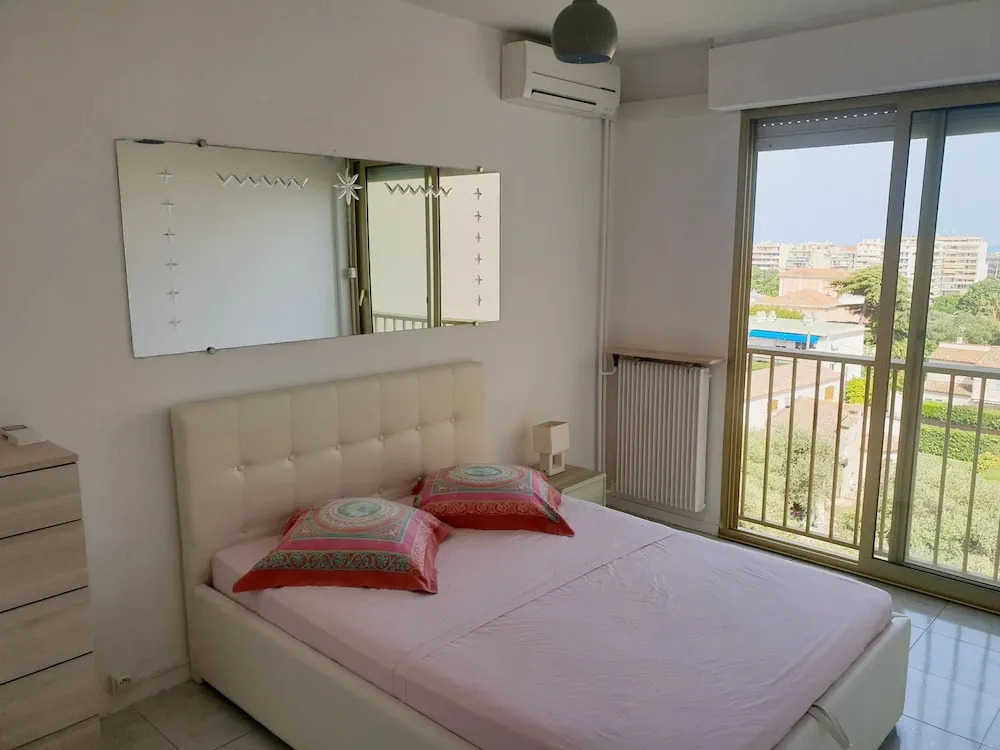 Beautiful 1-bedroom Apartment Sea View