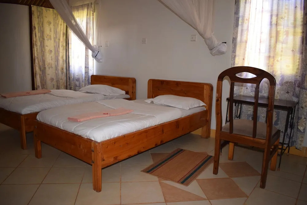Ngorongoro Lodge & Campsite