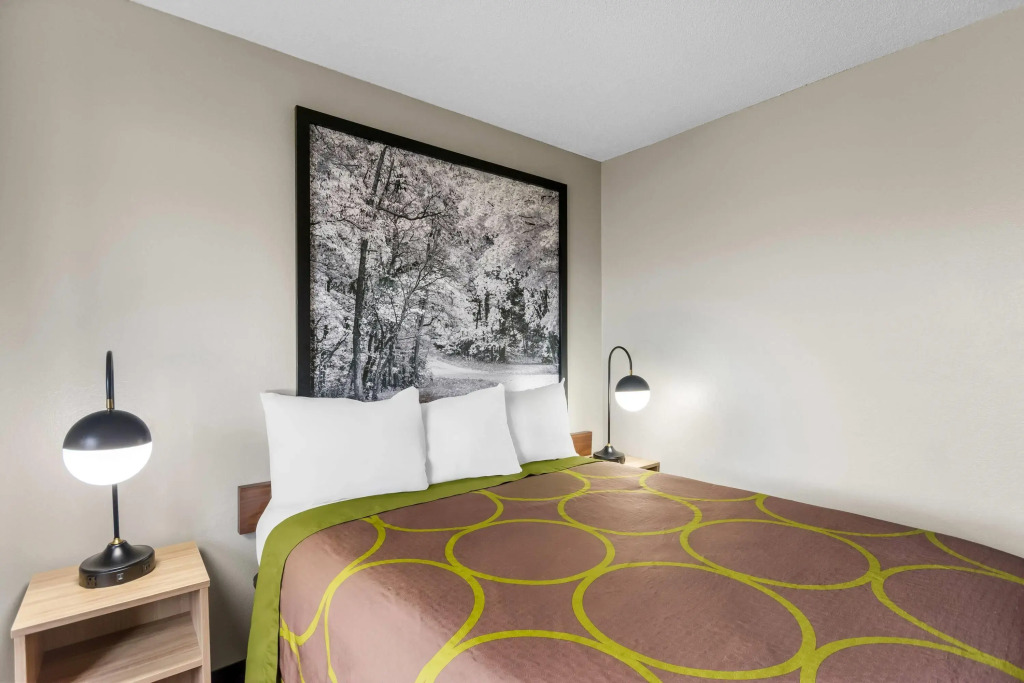 Super 8 by Wyndham Evansville East