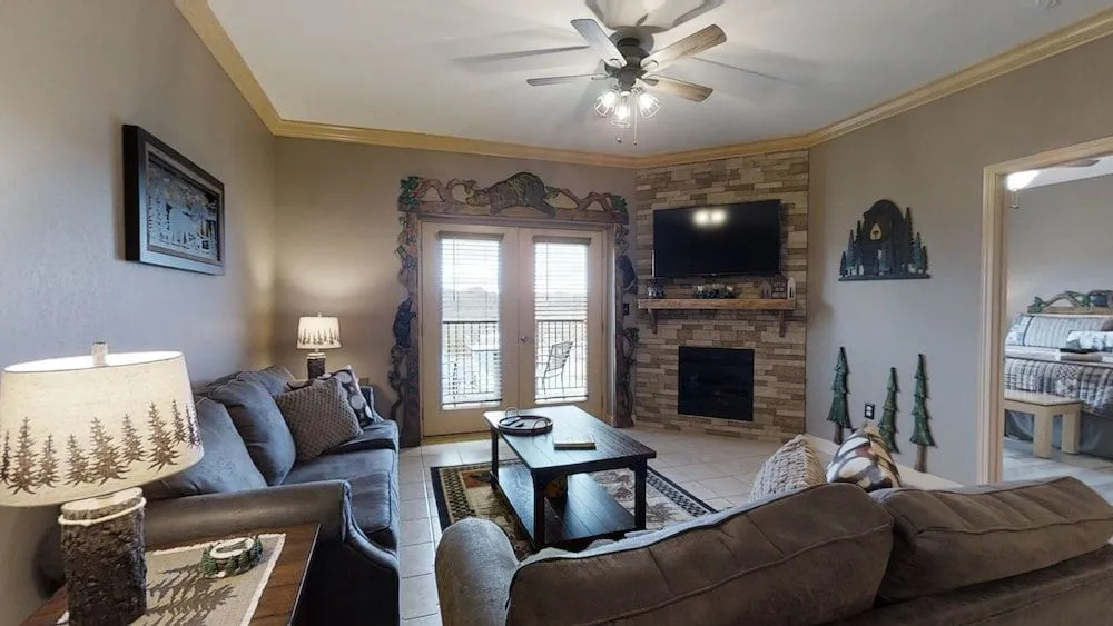 A Bear's Hibernation 1 Bedroom Condo by RedAwning