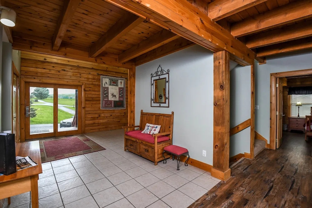 McKenzies Mountain 7 Bedroom House