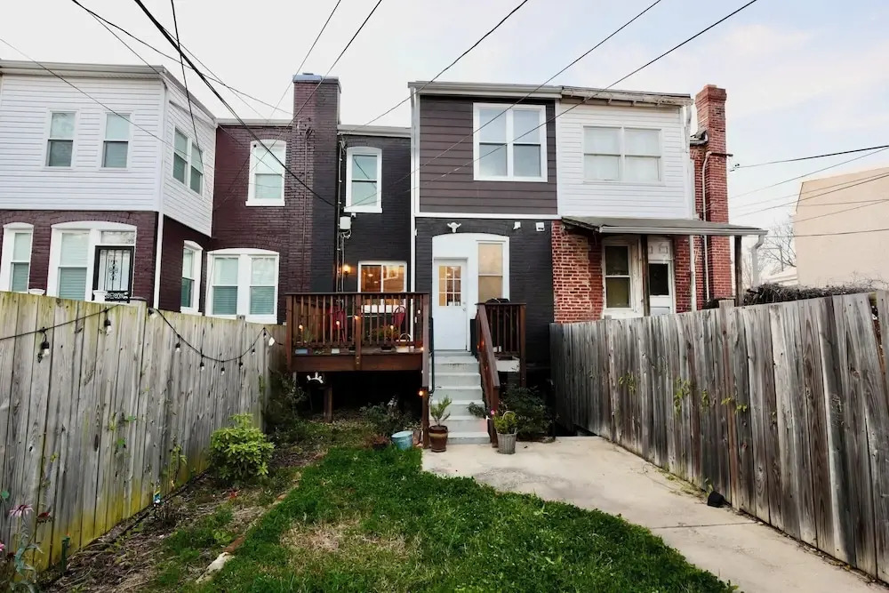 Pretty in Petworth-walkable to Metro & Restaurants