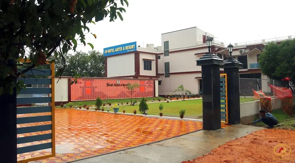 Hotel Aayes & Resort