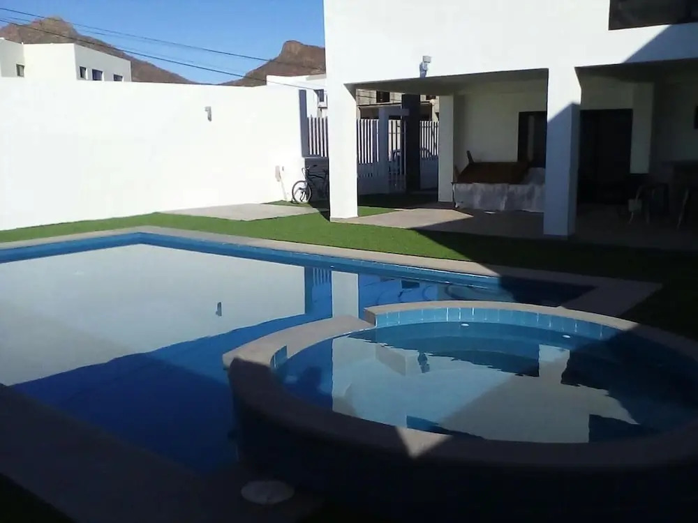 Big House Pool Grill, 4 Bedrooms 12 ppl AC Ocean view TV WIFI