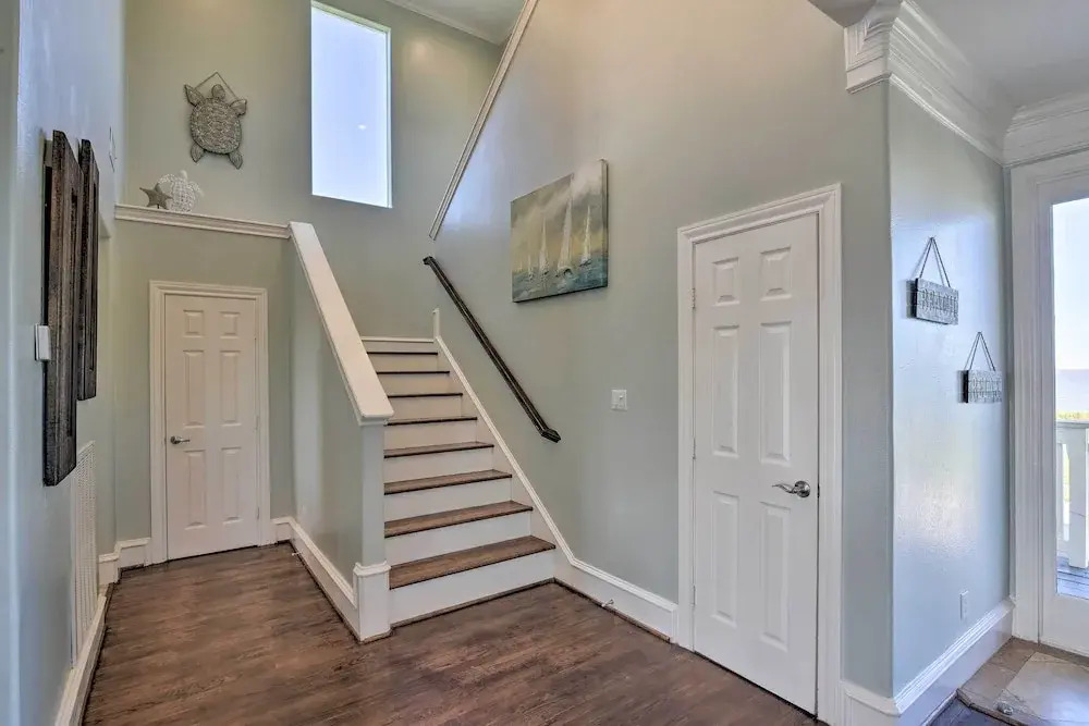 Bay Views! Family-friendly Galveston Resort House