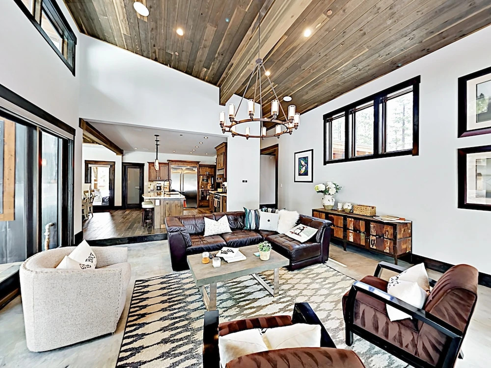 11090 Henness Road Home