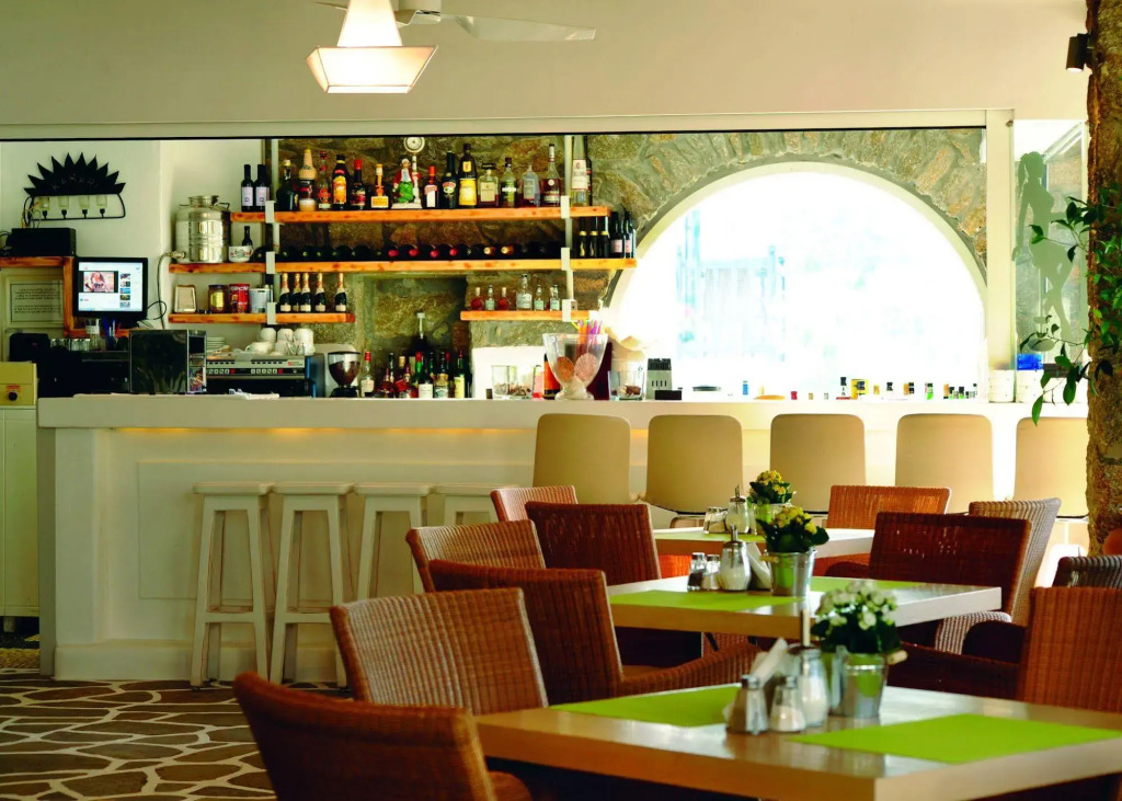 Kamari Hotel