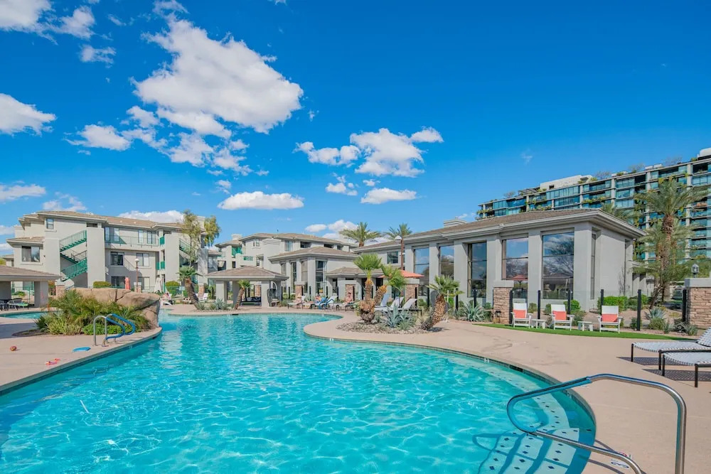 Remodeled King Bed Suite Sonoran Sunset Lounge