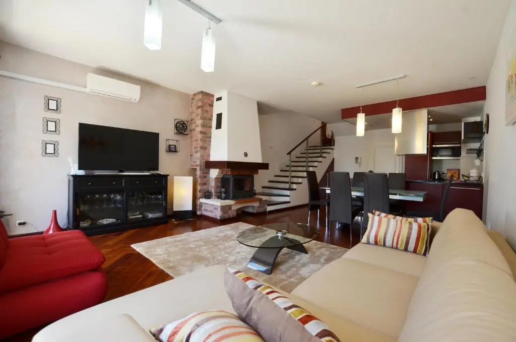 Apartment Max