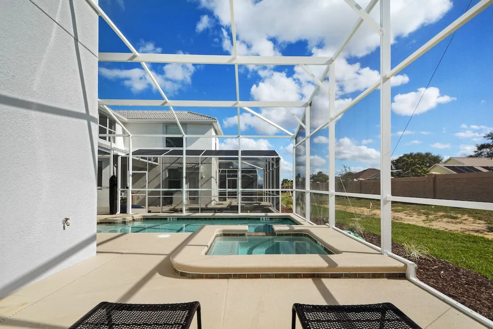 Modern 5 bedroom home in Champions Gate