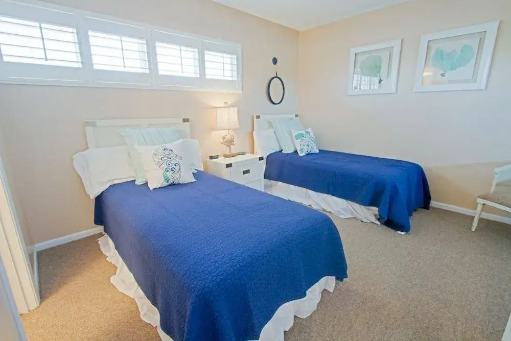 Gulf Shore Condo #213 - 2 Br condo by RedAwning